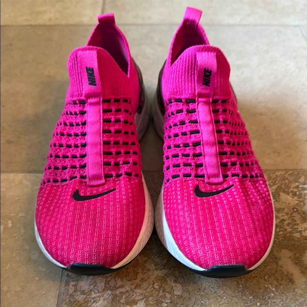 Nike Women's React Phantom Run Flyknit 2 Running Shoes